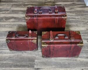 Set Of 3 Vintage Wooden Burgundy Stackable Suitcases Steamer Luggage Trunks